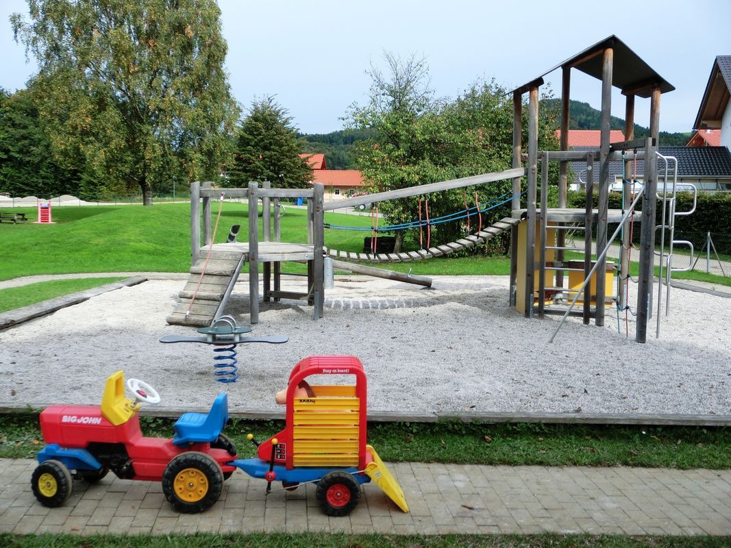 Kletteranlage mit einem Fahrzeug
