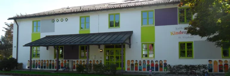 Außenaufnahme des Kindergarten Maria Geburt in Piding