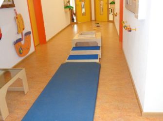 Turnen im Flur